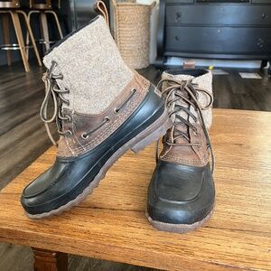 Sperry boot: Waterproof Boots / Cold Weather Boot mens sz 7 or womens sz 8 1/2